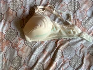 Push-up Bra 4 pice are available