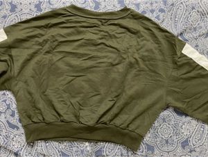 Cute Cropped Sweatshirt with Graphic Print