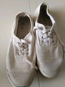 P.T white school shoes used