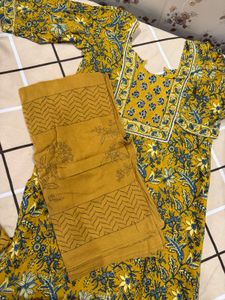 Mustard Floral Print Kurta Set😍