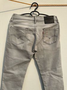 Levi’s Grey Jeans - Casual Style