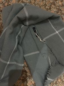 gre spft Knitted Scarf with Fringe