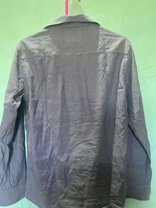 Men's Patterned Button-Down Shirt