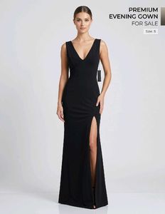 Elegant Black V-Neck Evening Gown