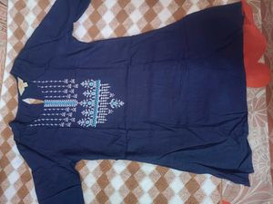 Pack of three short kurtis