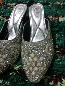 One Time Use Only Heels Hai Isliye Pahan Nhi Rahi New Hai Totally 😍