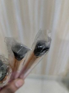 Set of 4 Pink Makeup Brushes