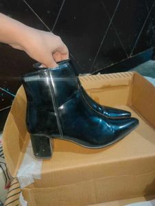 Chic Black Pointed Toe glossy Ankle Boots