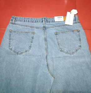 Light wash Gradient flared jeans
