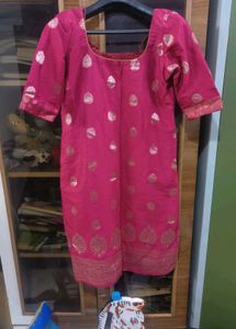 Beautiful Pink Kurta with Golden Print