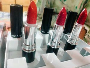 The one Smart Sync Lipstick Set Different Colours
