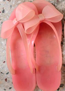 Preloved -Cute Pink Bow Flip Flops