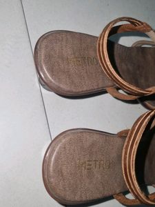Women Metro Sandals