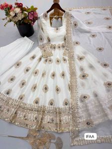 Elegant White Kurta Set with Peacock Motif