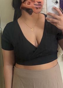 Slyck Ribbed Black V-Neck Crop Top