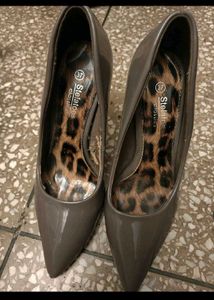 nwt stelatoes taupe pumps
