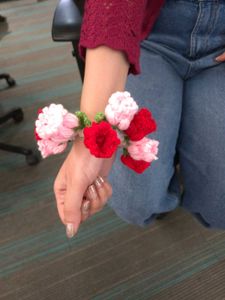 Handmade Floral Scrunchie om