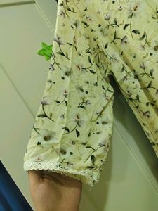 Elegant Yellow Floral Suite