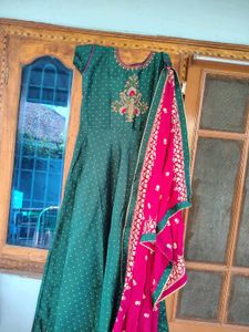 Elegant Green Embroidered Kurta Set