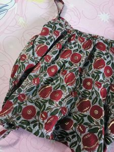 Floral Print Tie-Up Crop Top