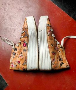 Cute Eiffel Tower &amp; Floral Print Sneakers