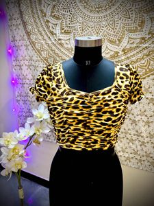 Chic Leopard Print Ruched Crop Top
