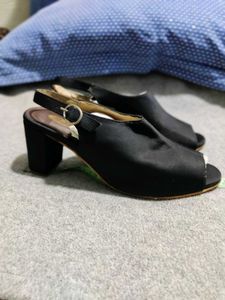 Chic Black Slingback Heels