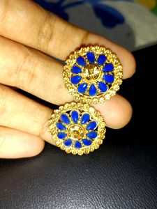 BEAUTIFUL BLUE EAR STUDS