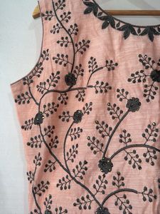 Peach Embroidered Sleeveless kurta set XXL