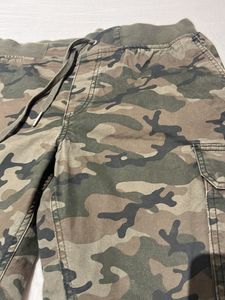 H&amp;M Slim Fit Joggers Army Camo Print