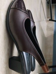 PRICE DROP !!!!!!!METRO Chic Brown Slingback Heels