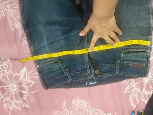 Blue Denim Jeans Wrangler in 32 waist