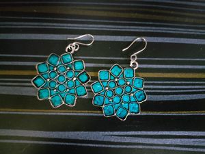 *PRICE DROP* Aqua Blue Earrings