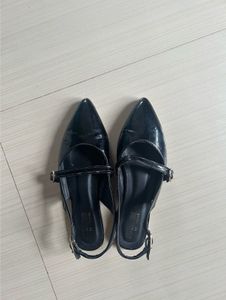 Chic Black Patent Slingback Flats