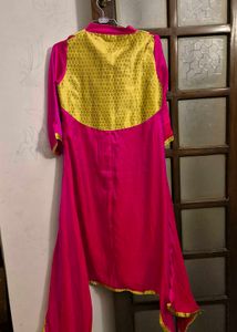 Vibrant Pink Kurta with Gold Embellishment