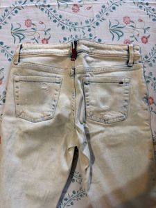 Tommy Hilfiger Distressed Light Wash Jeans