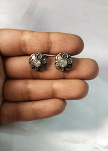 Oxidised Studs