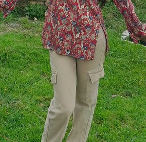 women Beige Cargo Pants