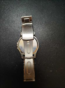 Analogue watch