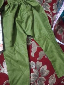 Green Ethnic Kurta Set with Floral Print