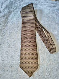 Elegant Diamond Pattern Tie