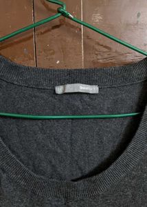knit grey pullover top