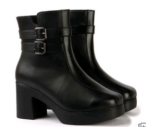 Chic Black Platform Boots with Buckle Detail