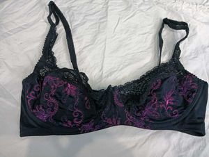 Elegant Black 💛& Pink Embroidered Bra