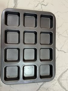 non stick 12 in 1 brownie tray