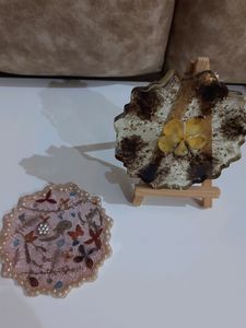 Combo Of Two Resin Tea Coaster With 1 Stand