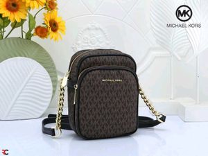 MICHAEL KORS**JET SET TRAVEL SIGNATURE MEDIUM CHAI