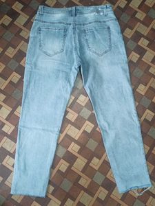 ⚡ ⚡ Flash Sale ⚡ ⚡ B: Distressed Jeans