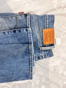 Classic Levi’s strauss straight fit denim jeans