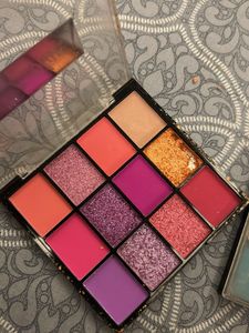Vibrant Eyeshadow Palette Combo